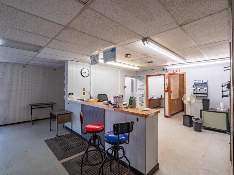 More Photos Of 1 W Choctaw Ave, Mcalester Flex For Sale