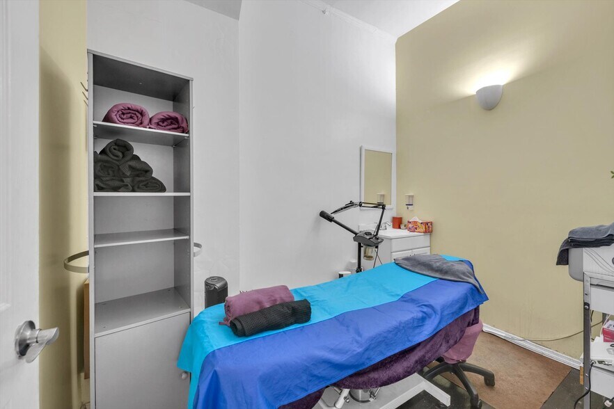 More Photos Of 247 E 50th St, New York Apartments For Sale