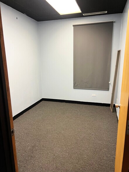 More Photos Of 1881 Commerce Dr, Elk Grove Village Office For Sale