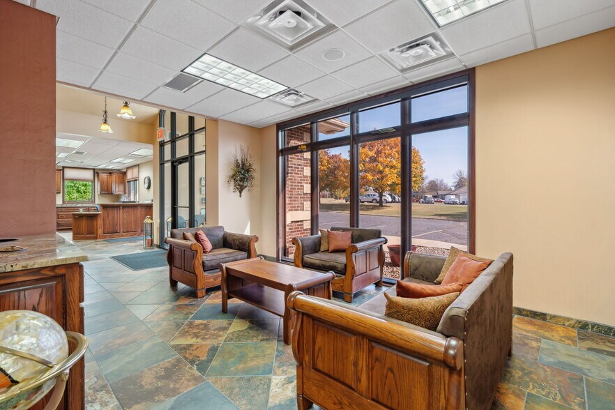 More Photos Of 225 Cedardale Dr SE, Owatonna Office For Sale
