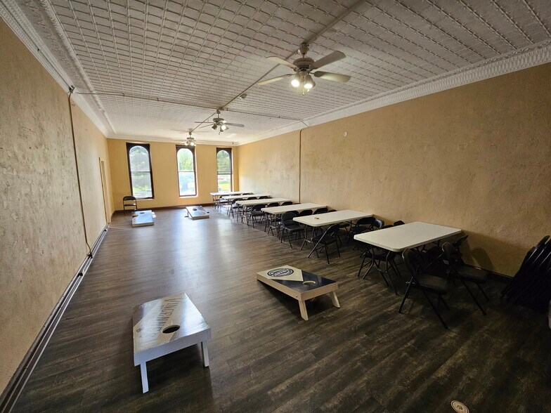 More Photos Of 124 Main St, Vincennes Office For Sale