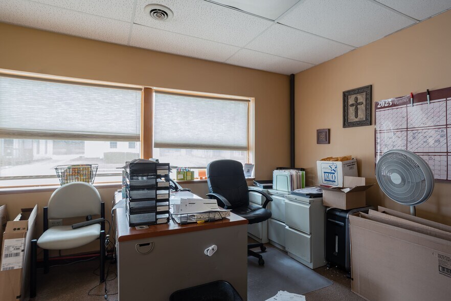 More Photos Of 520 E 8th St, Anderson Office For Lease