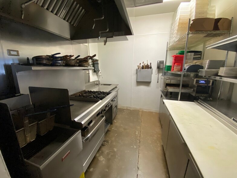 More Photos Of 312 W Chestnut St, Chicago Hotel For Lease