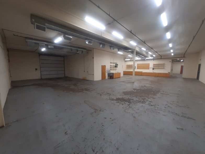 More Photos Of 176 5th Ave, Hawthorne Warehouse For Lease
