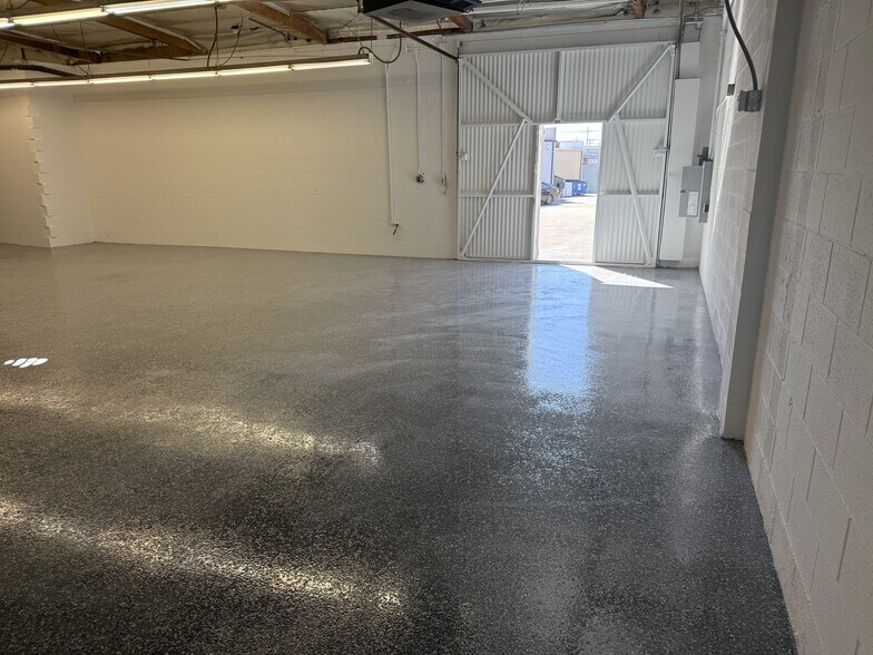 Primary Photo Of 12712 Saticoy St, North Hollywood Light Distribution For Lease