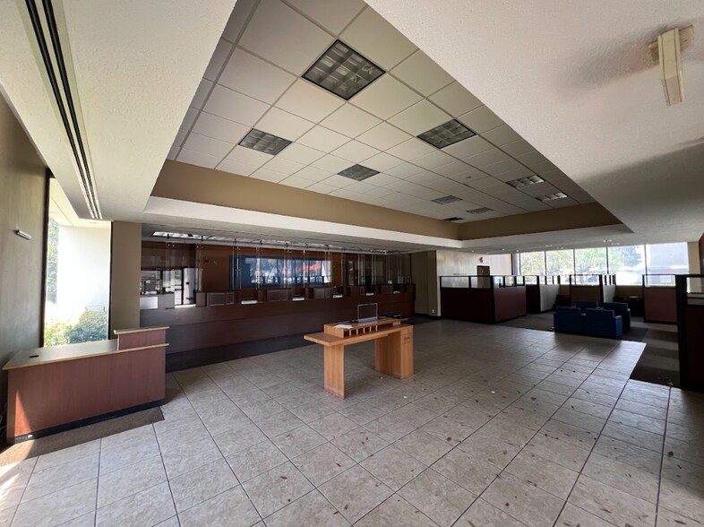 More Photos Of 300 E Dania Beach Blvd, Dania Bank For Lease
