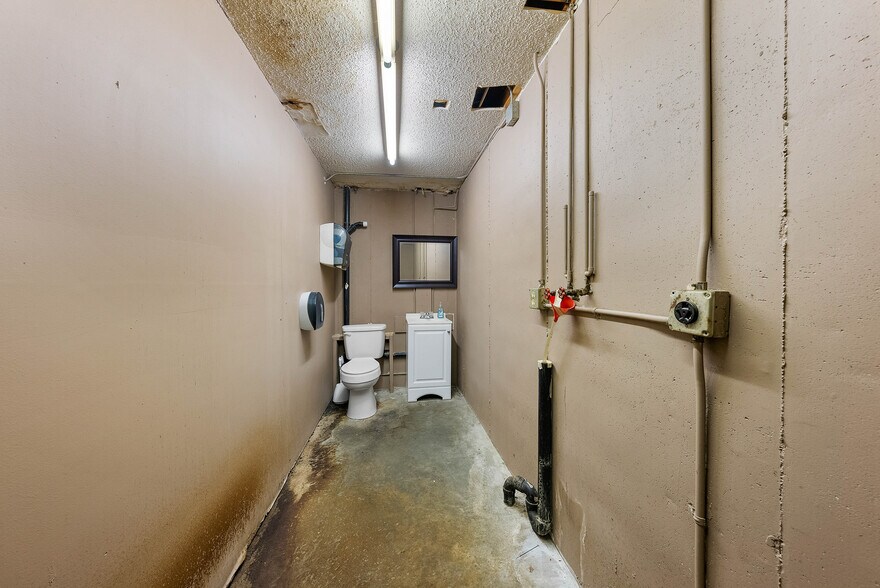 More Photos Of 347 N Scott Ave, Belton Restaurant For Sale