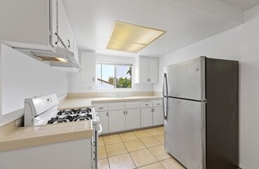 More Photos Of 380 Plymouth Dr, Vista Apartments For Sale