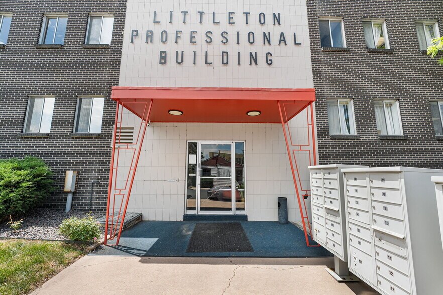 More Photos Of 709 W Littleton Blvd, Littleton Office For Sale
