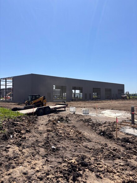 More Photos Of 1305 SE 25th St, Grimes Industrial For Lease