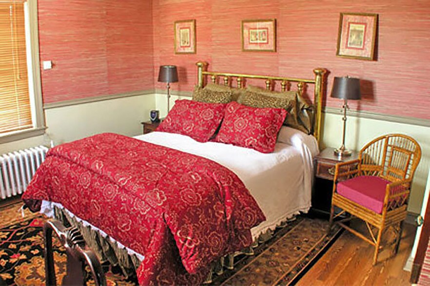More Photos Of 94 Plaine Hill Rd, Woodstock Hotel For Sale