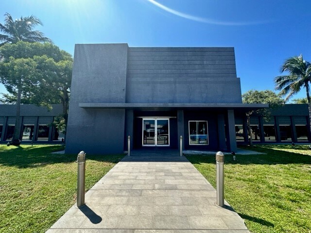 More Photos Of 5401 N Federal Hwy, Fort Lauderdale Freestanding For Sale