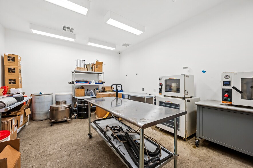 More Photos Of 1440 Cota Ave, Long Beach Distribution For Lease