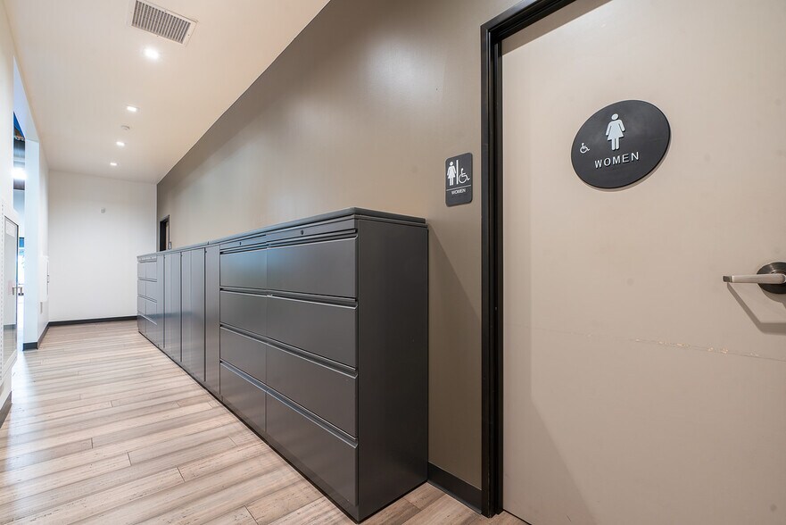 More Photos Of 6675 Mesa Ridge Rd, San Diego Office For Lease