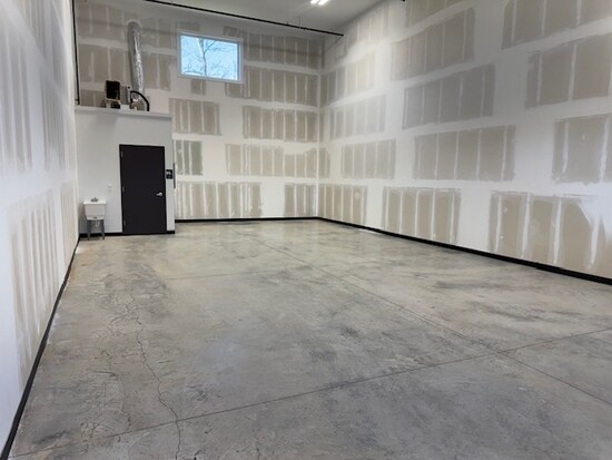 More Photos Of 2550 Atlanta Highway Hwy, Cumming Flex For Lease
