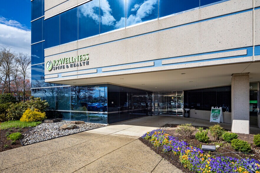 More Photos Of 950 Herndon Pkwy, Herndon Office For Lease