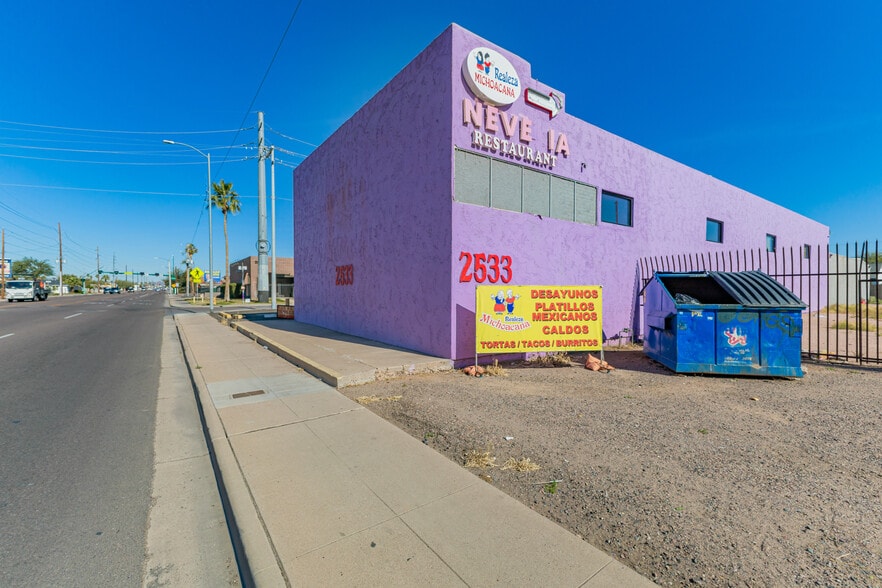 More Photos Of 2533 N 16th St, Phoenix Showroom For Sale