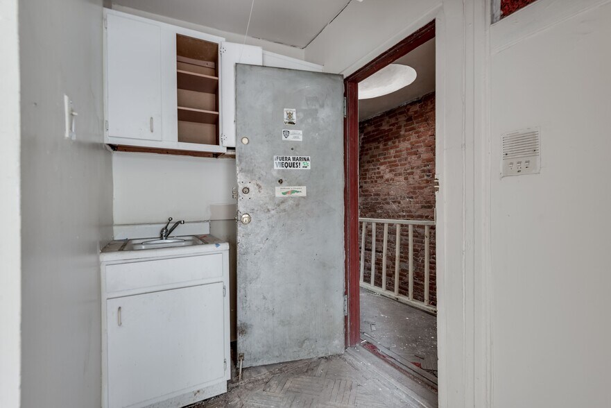 More Photos Of 122 Hoyt St, Brooklyn Multifamily For Sale