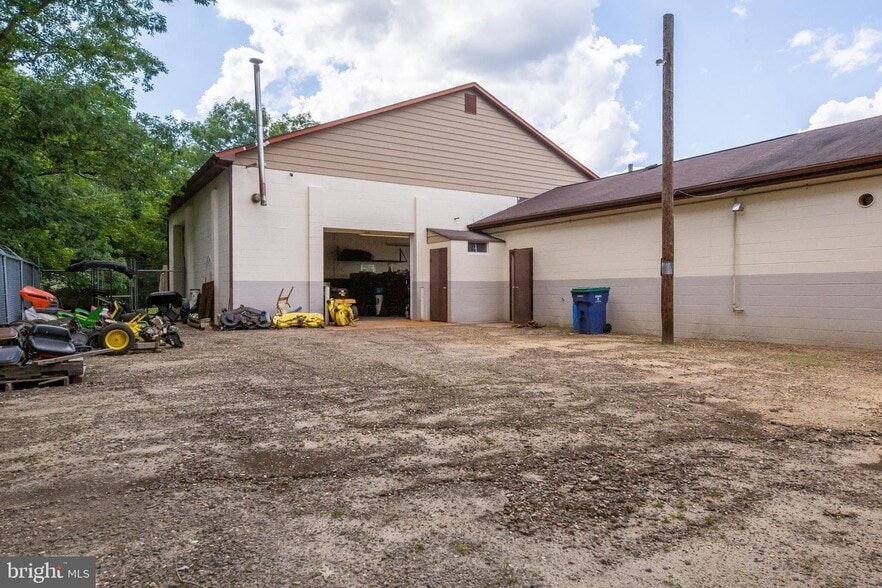 More Photos Of 5373 Chestnut Ave, Vineland Auto Repair For Sale