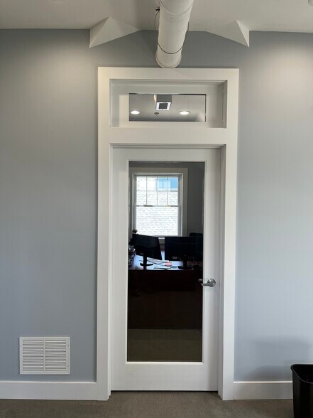 More Photos Of 64 Wall St, Madison Office Residential For Lease