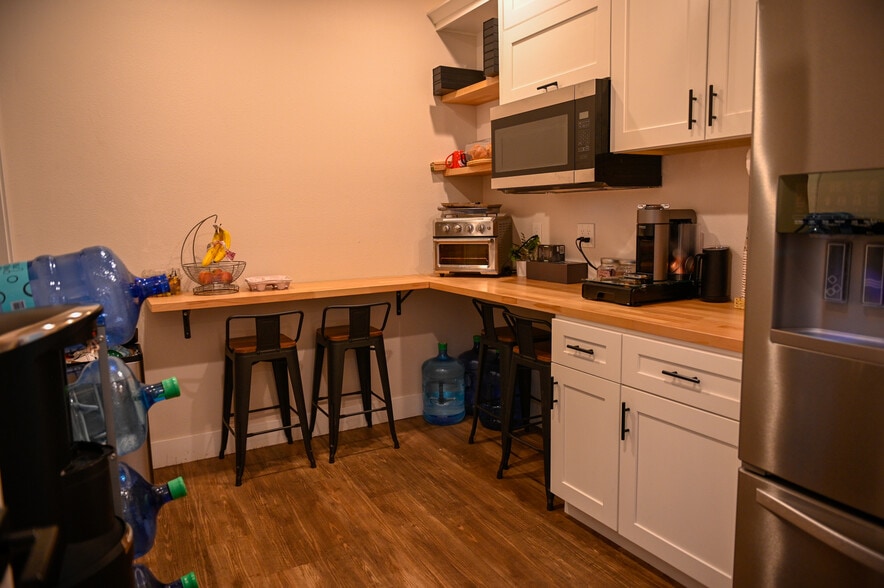 More Photos Of 5201 Auburn Blvd, Sacramento Freestanding For Sale