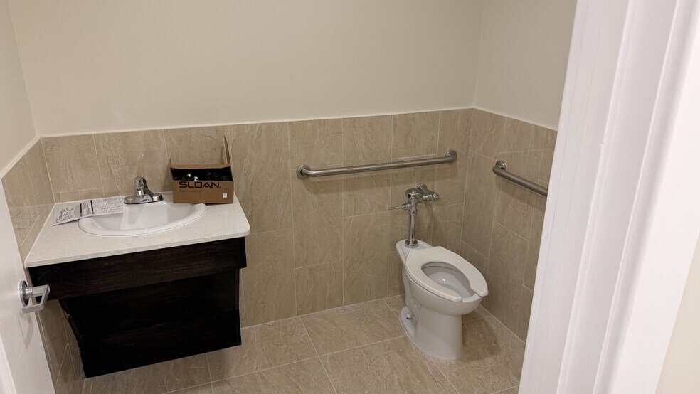 More Photos Of 6910 N Eldridge Pky, Houston Freestanding For Sale