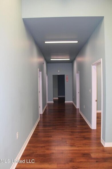More Photos Of 4405 E Aloha Dr, Diamondhead Storefront Retail Office For Lease