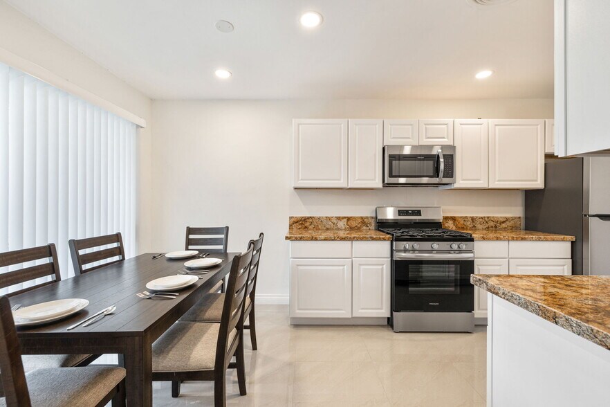 More Photos Of 1425 S Via Soledad, Palm Springs Apartments For Sale