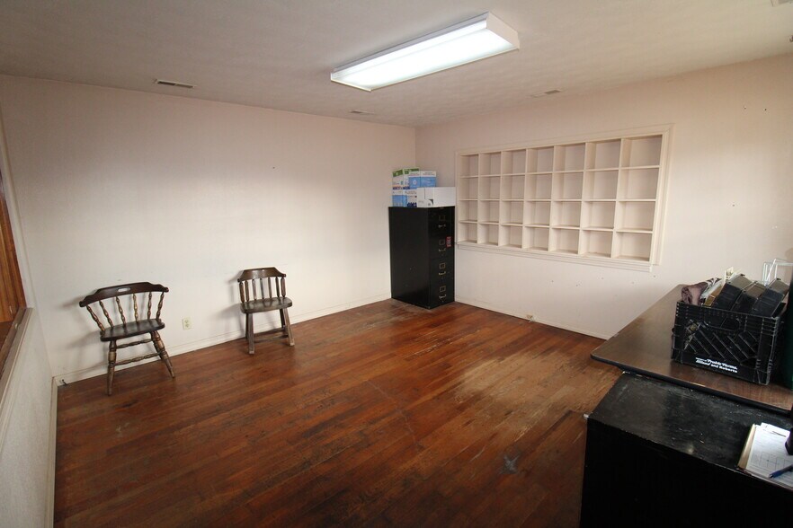 More Photos Of 200 2nd st, Mammoth Spring Office Residential For Sale