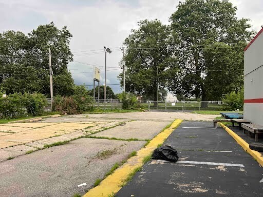 More Photos Of 1609 Northeast Blvd, Wilmington Restaurant For Sale