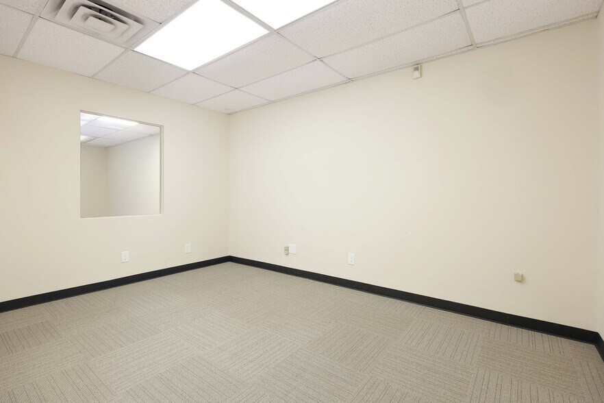 More Photos Of 36 W Main St, Freehold Medical For Lease