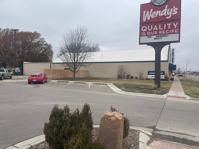 More Photos Of 1603 Main St, Winfield General Retail For Sale