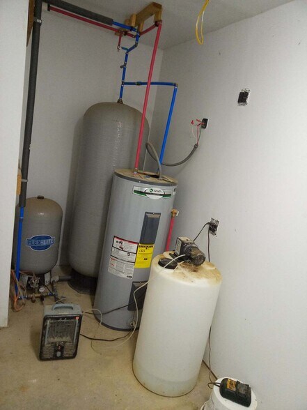 More Photos Of 224 Michael Ln, New Berlin Racetrack For Sale