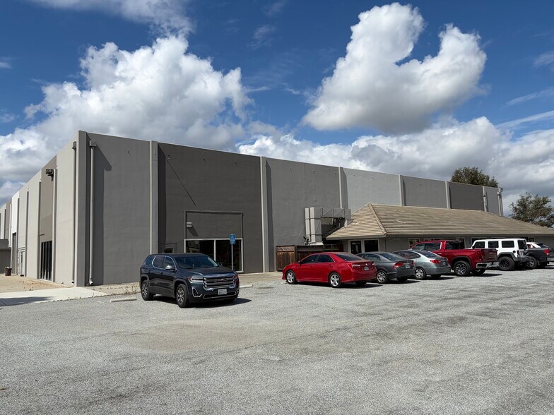 More Photos Of 1900 Shelton Dr, Hollister Warehouse For Lease