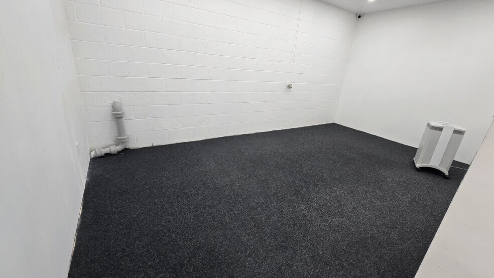 More Photos Of 2300 Marcus Ave, New Hyde Park Warehouse For Lease