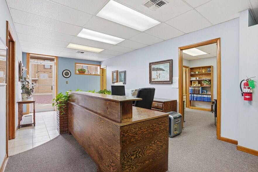 More Photos Of 115 N Jefferson Ave, Elk City Office For Sale