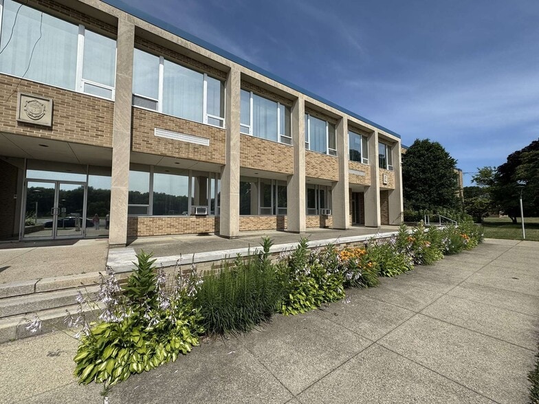 More Photos Of 360 Market St, Warren Schools For Sale