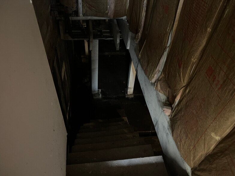 More Photos Of 300 E Broadway Blvd, Johnston City Specialty For Sale