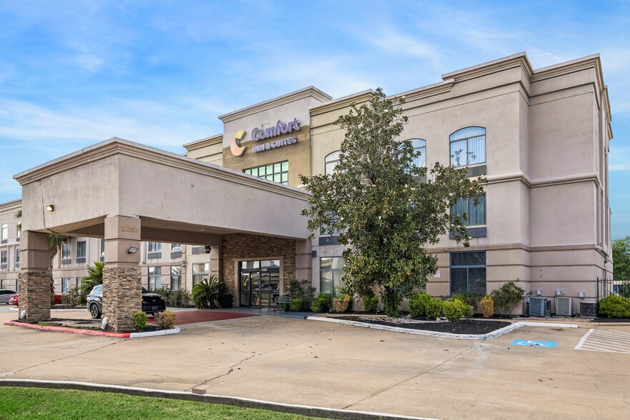More Photos Of 11050 Southwest Fwy, Houston Hotel For Sale