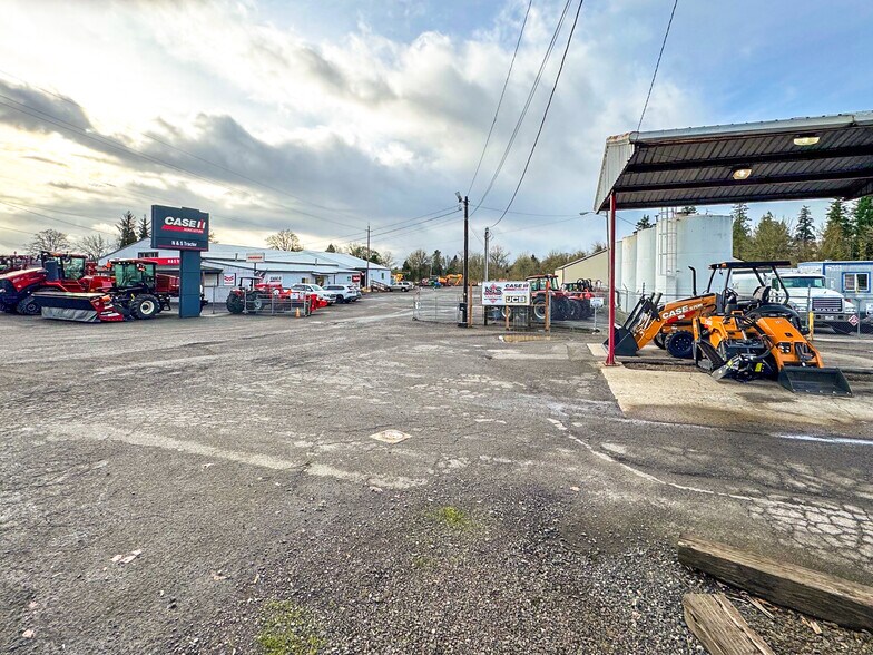 More Photos Of 185 W Main St, Hillsboro General Retail For Sale