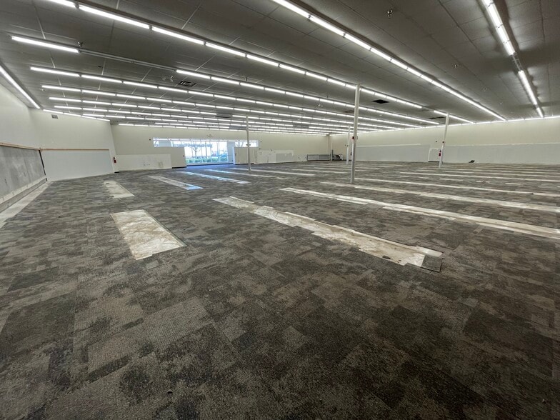 More Photos Of 50 Sagamore Pky S, Lafayette Drugstore For Lease