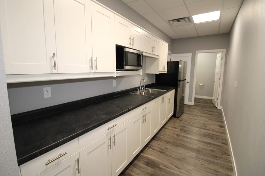 More Photos Of 116 1st St SW, Minot Medical For Lease