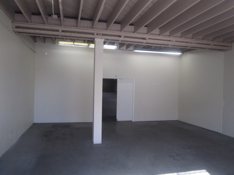 More Photos Of 845 E 60th St, Los Angeles Warehouse For Lease