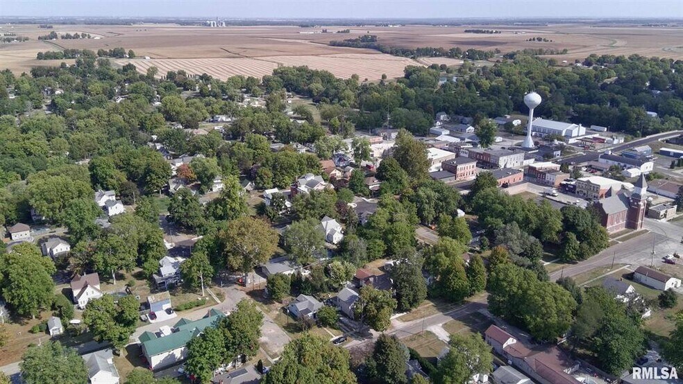 More Photos Of 412-414 Locust St, Delavan General Retail For Sale