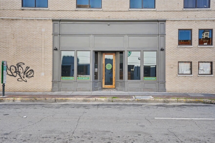 More Photos Of 101 E Broughton St, Savannah Storefront Retail Office For Lease