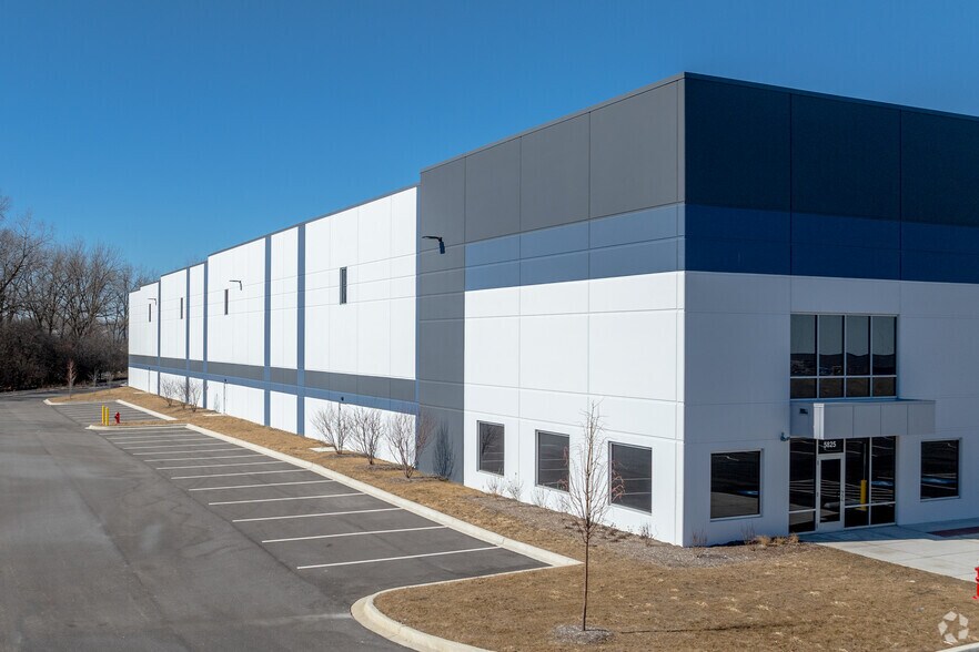 More Photos Of 5825 W 118th St, Alsip Distribution For Lease