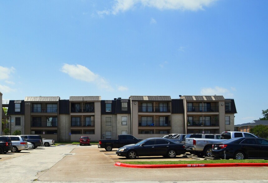 More Photos Of 206 Plaza Verde Dr, Houston Apartments For Sale