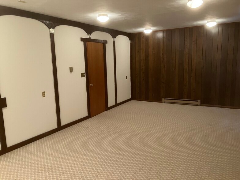 More Photos Of 211 W 1st St, Dixon General Retail For Sale