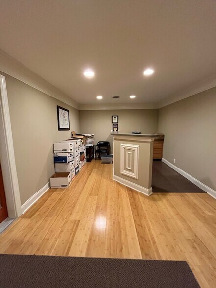 More Photos Of 626 N Grant St, Waynesboro Bank For Lease