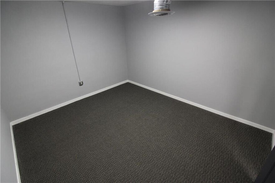 More Photos Of 187-191 Main St, Emmaus Office For Sale